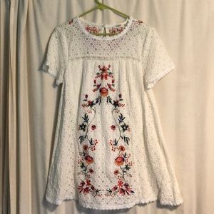 Lace dress with embroidered flowers